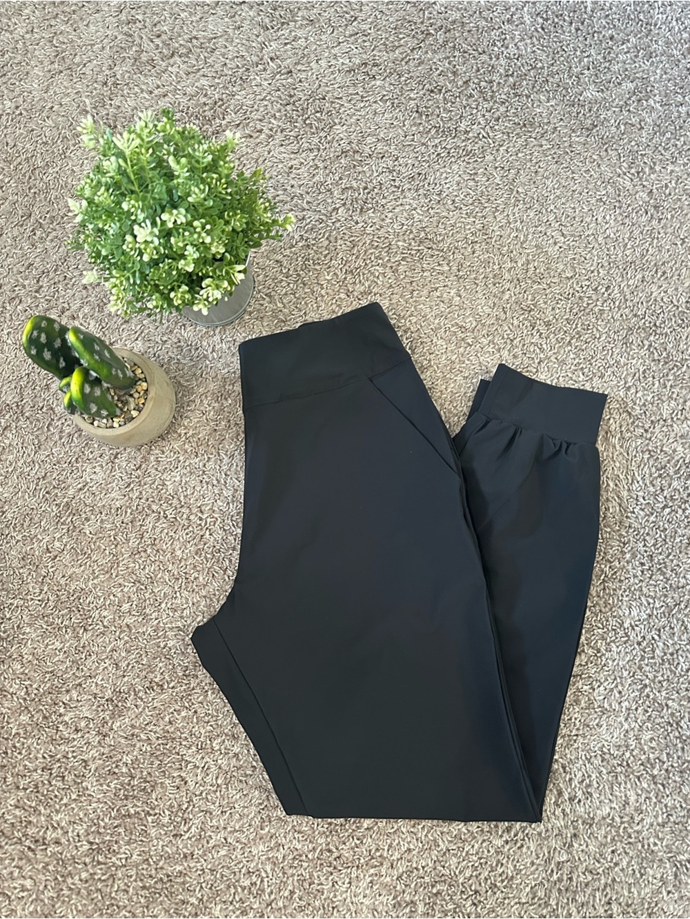 NWOT Women’s Peter Millar Black Stellar Performance Joggers